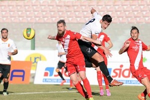 Calcio, Messina-Barletta 0-2