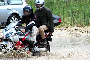 Motocicletta nell'acqua