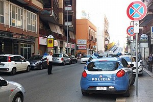 Polizia in via Imbriani