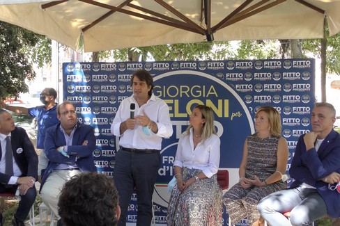 Fitto a Barletta presenta la lista di Fratelli d'Italia