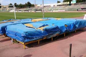 Materassino e pista disastrati al