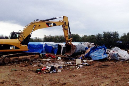 Ruspe ad Andria per lo sgombero della tendopoli di via Monte Faraone