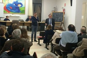 Incontro nella sala della Polizia municipale