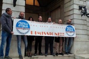Sit-in di Fratelli d'Italia durante il Consiglio comunale