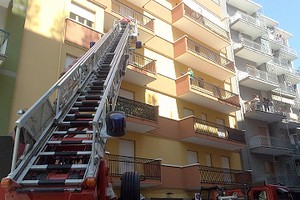 Vigili del fuoco in via Girondi