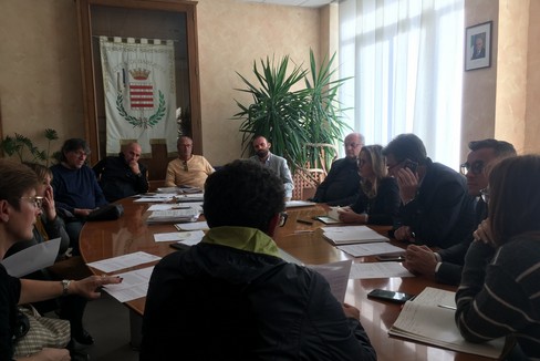 Residenti di via Andria a Palazzo di città per incontrare il sindaco Cannito