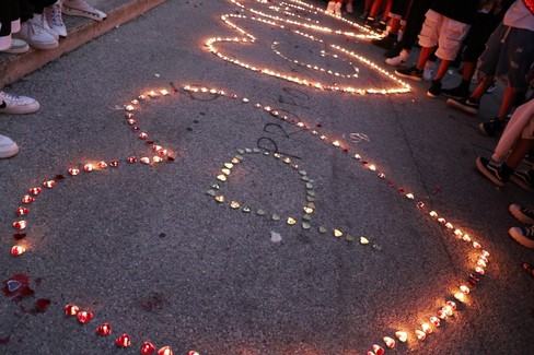 L'ultimo saluto degli amici a Miki, Paki e Gianni