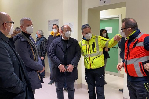 In diretta l'arrivo nella Bat le prime dosi del vaccino anti Covid