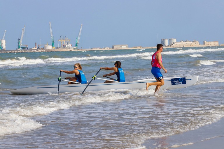 Mondiali Coastal Rowing e Beach Sprint Barletta 2023: è festa tricolore. <span>Foto Cosimo Campanella</span>