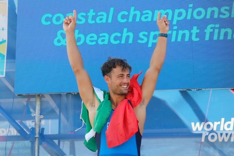 Mondiali Coastal Rowing e Beach Sprint Barletta 2023: è festa tricolore. <span>Foto Cosimo Campanella</span>