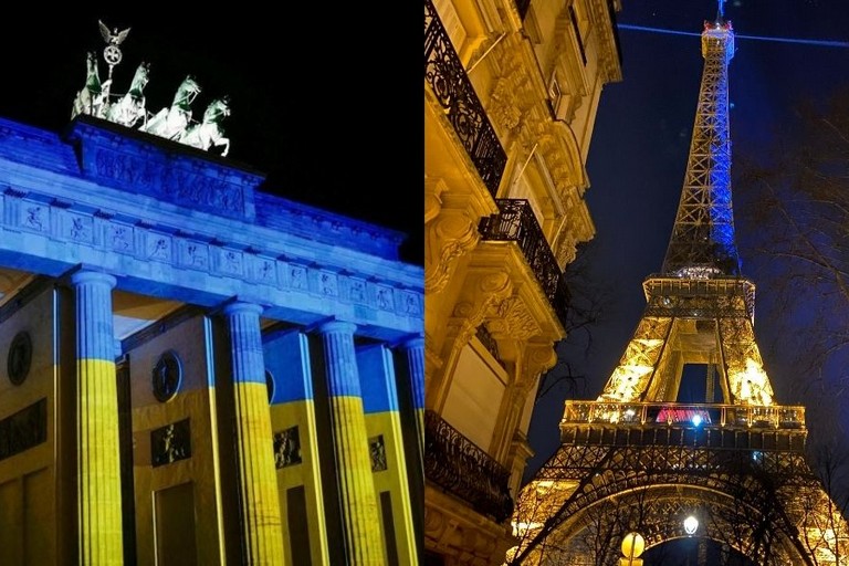 Monumenti illuminati con i colori della bandiera ucraina