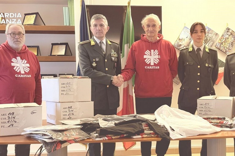 Oltre 500 capi di abbigliamento contraffatti donati alla Caritas di Barletta