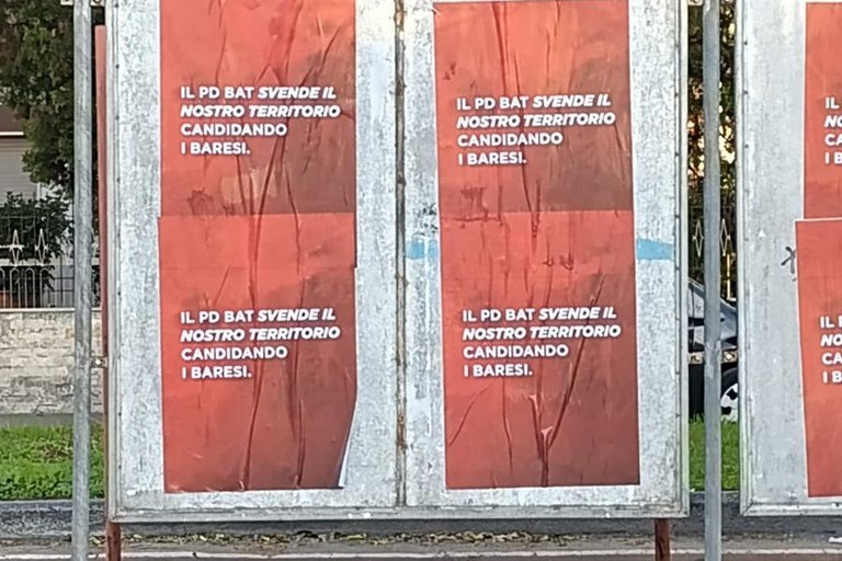 Manifesti abusivi contro De Santis