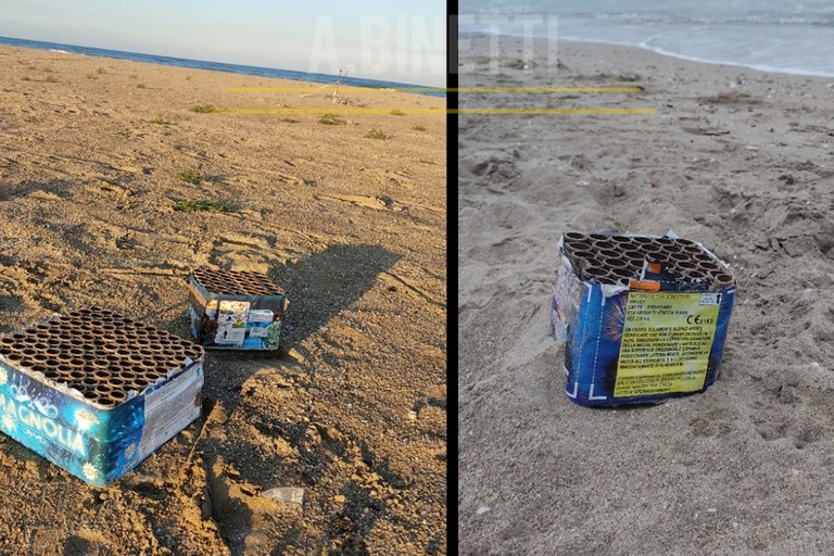 Residui di fuochi d'artificio abbandonati sulla costa di Barletta