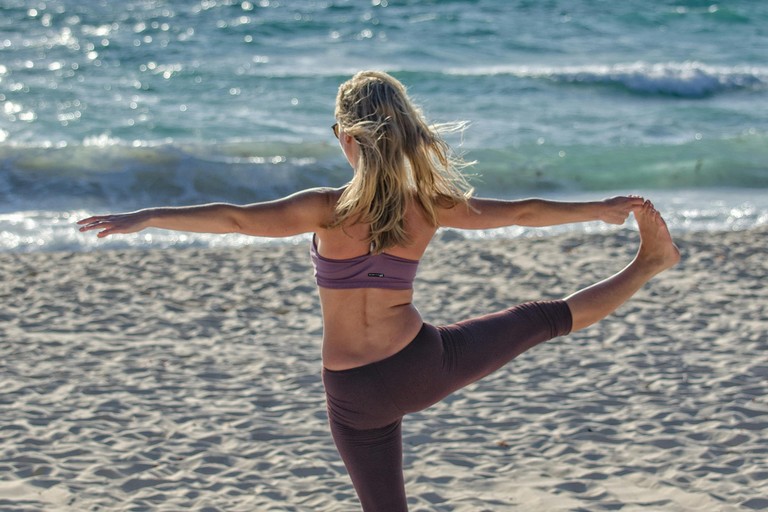 Yoga in spiaggia