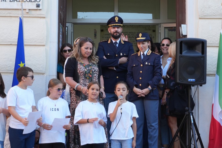 Primo giorno di scuola: l'ingresso per gli studenti della 