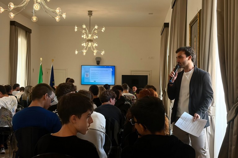 Studenti a scuola di protezione civile in Prefettura