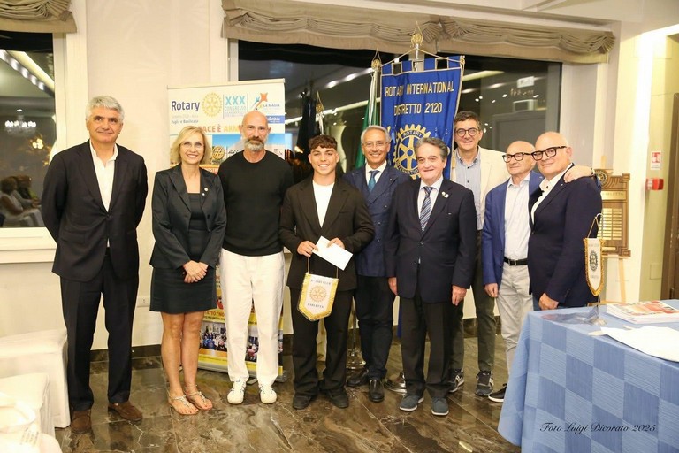Premio Rotary a Michele Delcuratolo
