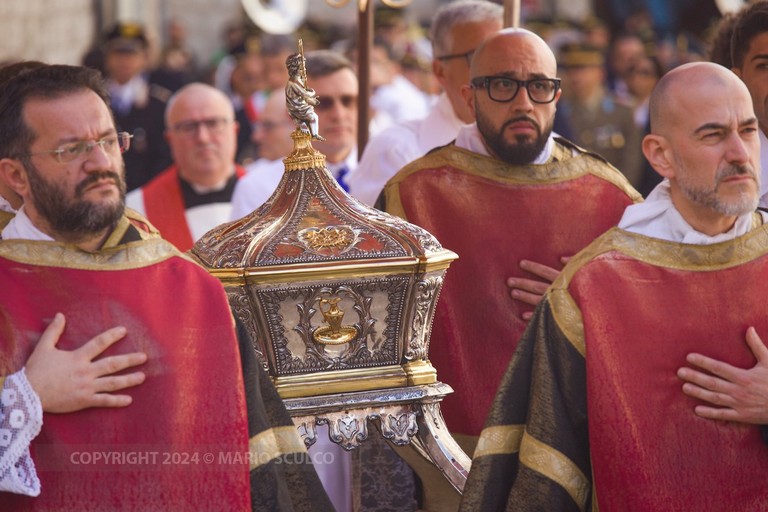 La Processione del Venerdì Santo a Barletta, antichissima fede e moderna preghiera. <span>Foto Mario Sculco</span>