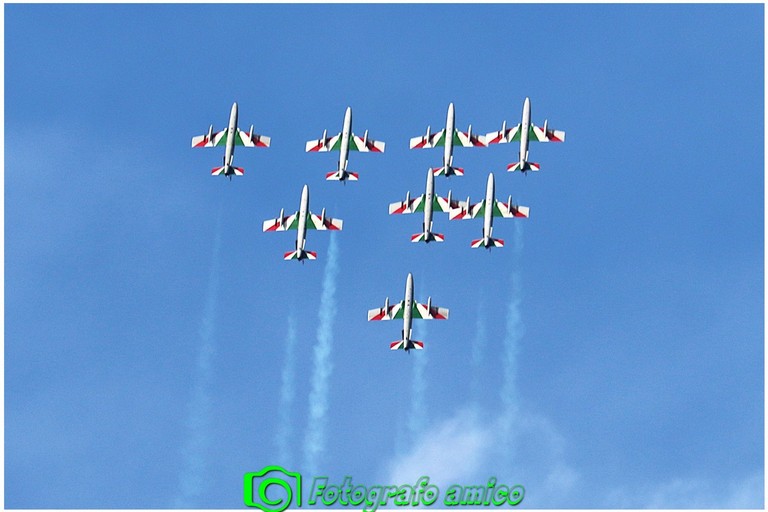 Le prove dell'Air Show delle Frecce Tricolori sul lungomare di Barletta. <span>Foto Fotografoamico</span>