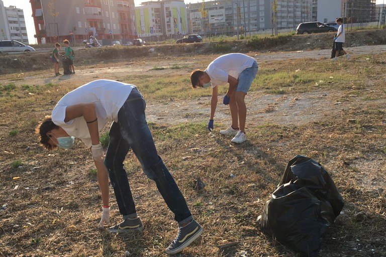 Raccolta rifiuti organizzata da ragazzi di Barletta