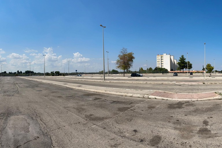 Rimosso l'accampamento nomade nel parcheggio dell'ospedale di Barletta