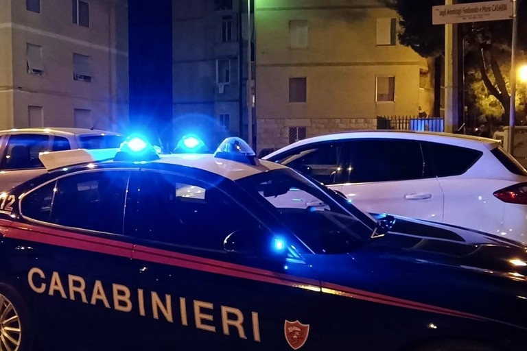 Carabinieri in via Casardi