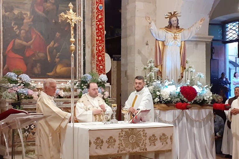 Celebrazione Eucaristica Festa del cuore di Gesù. <span>Foto Pagina FB Parrocchia Sant'Andrea apostolo Barletta</span>