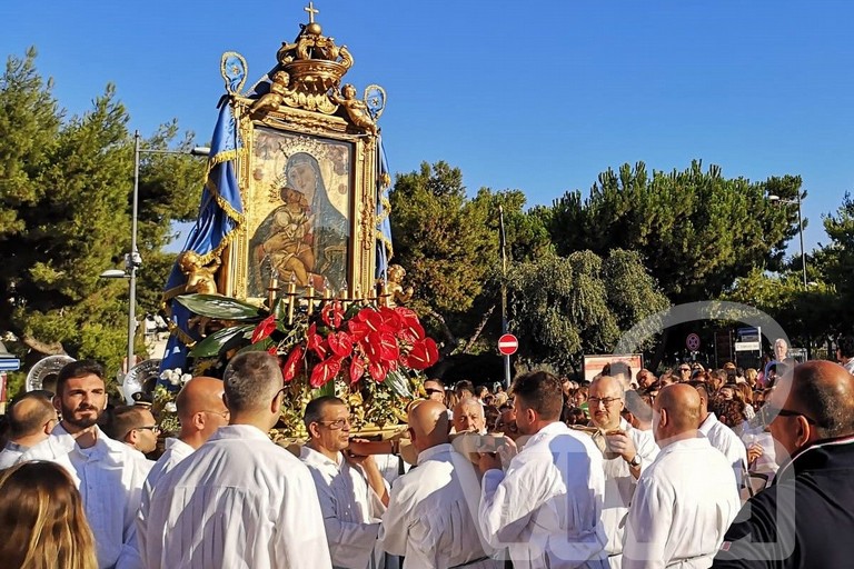 Si chiude la Festa Patronale di Barletta, il saluto finale ai Santi Patroni