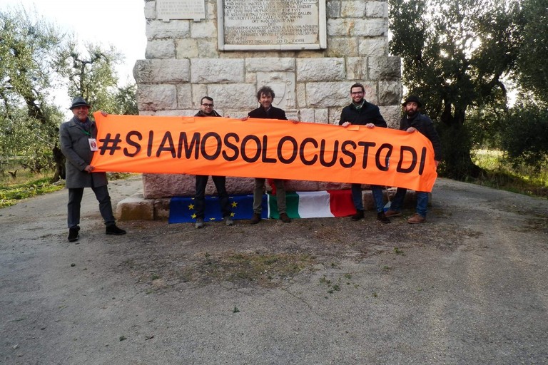 Siamosolocustodi, da Barletta per pulire l'epitaffio della Disfida