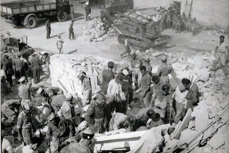 Soccorritori sul luogo del disastro