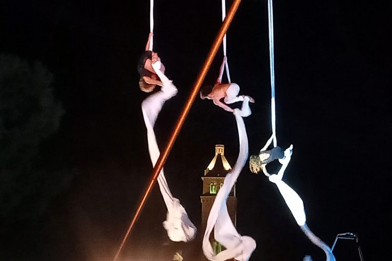 Barletta pronta alla Disfida: danze in cielo con “Il sogno di Ettore”. <span>Foto Alessia Filograsso</span>