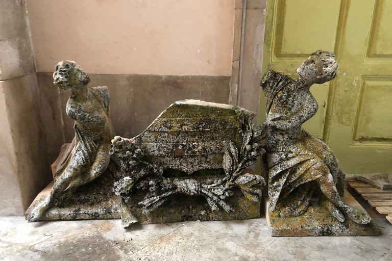 Teatro Curci di Barletta, salvata dal degrado la scultura sulla facciata