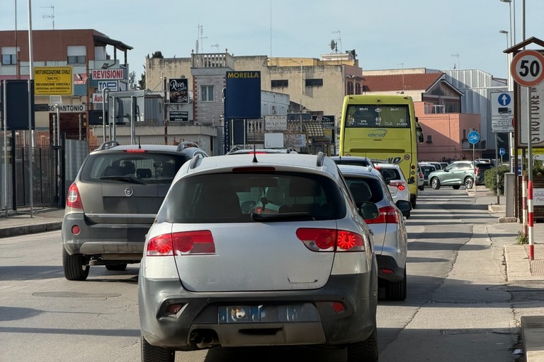 Via Foggia bloccata per lavori