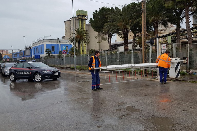 Via Andria, di nuovo distrutta una sbarra del passaggio a livello