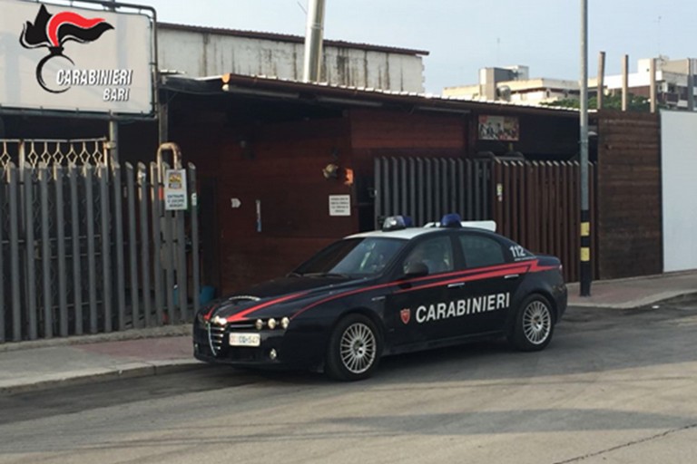 Carabinieri in via Canosa