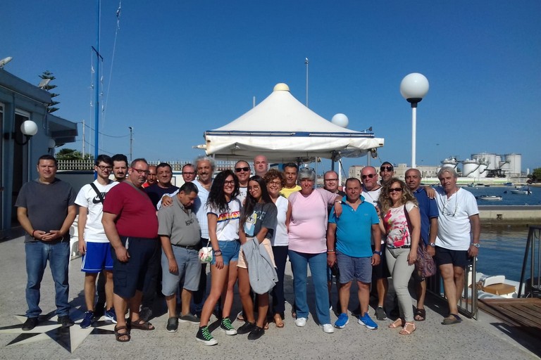 “Tutti insieme nel mare che regala e regola…”