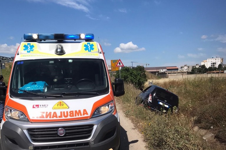 Incidente sulla Andria-Barletta, automobile esce fuori strada