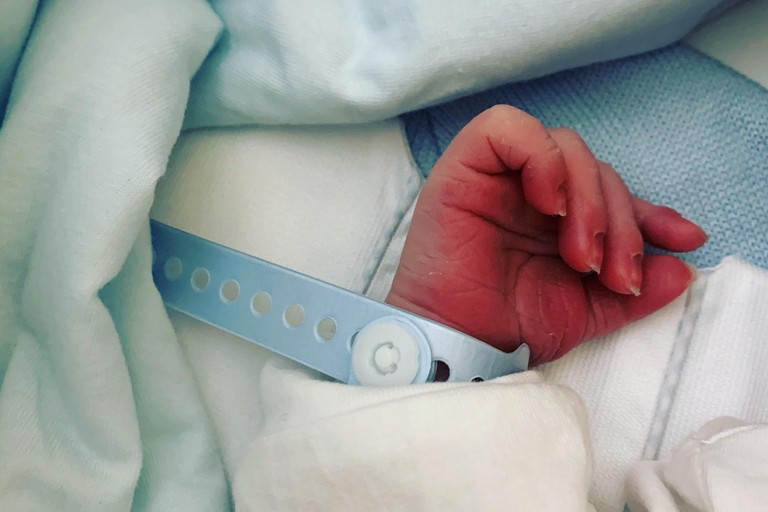 La nascita nel piccolo Michele, sotto gli occhi di papà
