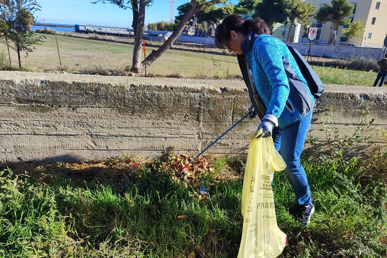 Passeggiata ecologica a Barletta, l’evento a cura dell’associazione Plastic Free. <span>Foto Alessia Filograsso</span>