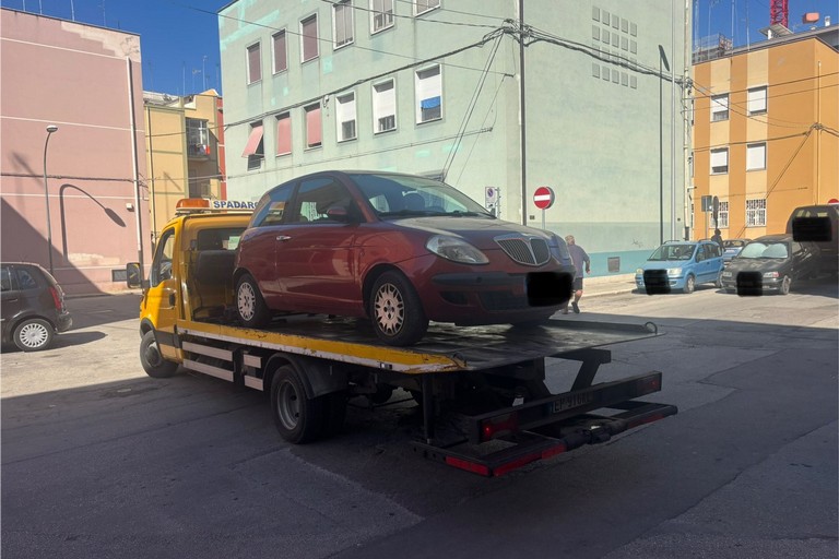auto rimosse nel quartiere Medaglie d'Oro