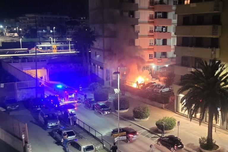 Auto a fuoco in via Sant'Antonio: solidarietà al collega Adriano Antonucci