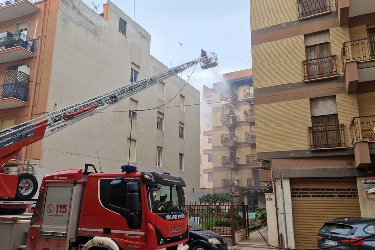 In fiamme appartamento in via Rizzitelli