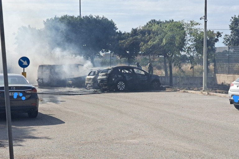 Incendio auto ospedale Dimiccoli